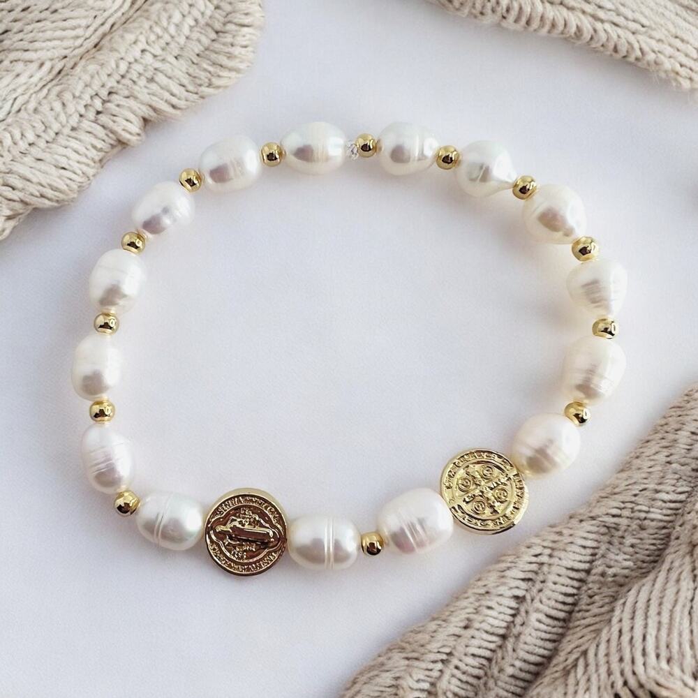 St Benito bracelet made of freshwater pearls and gold plated beads